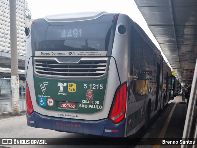 Via Sudeste Transportes S.A. 5 1215 na cidade de São Paulo, São Paulo, Brasil, por Brenno Santos. Número da foto: #13241337.