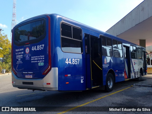 Viação Jacareí 44.857 na cidade de Mogi das Cruzes, São Paulo, Brasil, por Michel Eduardo da Silva. Número da foto: #13242468.