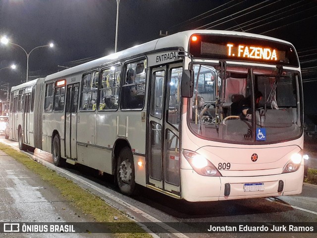 Consórcio Atalaia 809 na cidade de Itajaí, Santa Catarina, Brasil, por Jonatan Eduardo Jurk Ramos. Número da foto: #13242790.