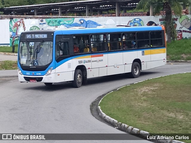 Transportadora Globo 980 na cidade de Recife, Pernambuco, Brasil, por Luiz Adriano Carlos. Número da foto: #13247151.