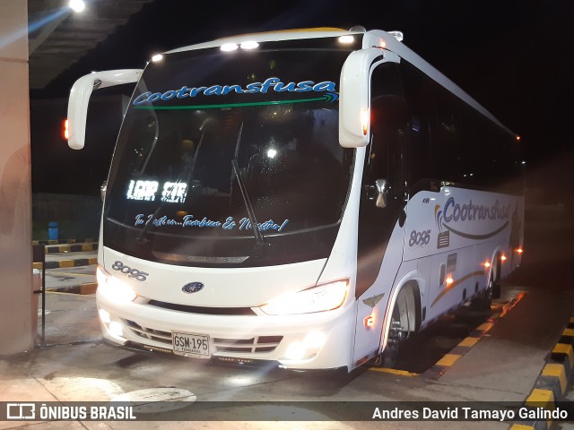 Cootransfusa 8095 na cidade de Fusagasugá, Cundinamarca, Colômbia, por Andres David Tamayo Galindo. Número da foto: #13245297.