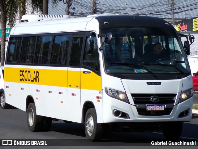 Escolares  na cidade de Ponta Grossa, Paraná, Brasil, por Gabriel Guachineski. Número da foto: #13249581.