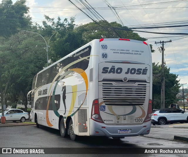 Expresso São José 1300 na cidade de Foz do Iguaçu, Paraná, Brasil, por André  Rocha Alves. Número da foto: #13251940.