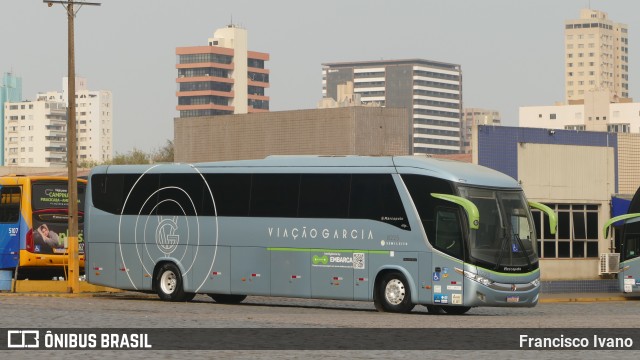 Viação Garcia 8225 na cidade de Londrina, Paraná, Brasil, por Francisco Ivano. Número da foto: #13252693.