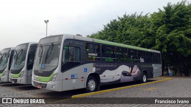 Viação Garcia 8233 na cidade de Londrina, Paraná, Brasil, por Francisco Ivano. Número da foto: #13251468.