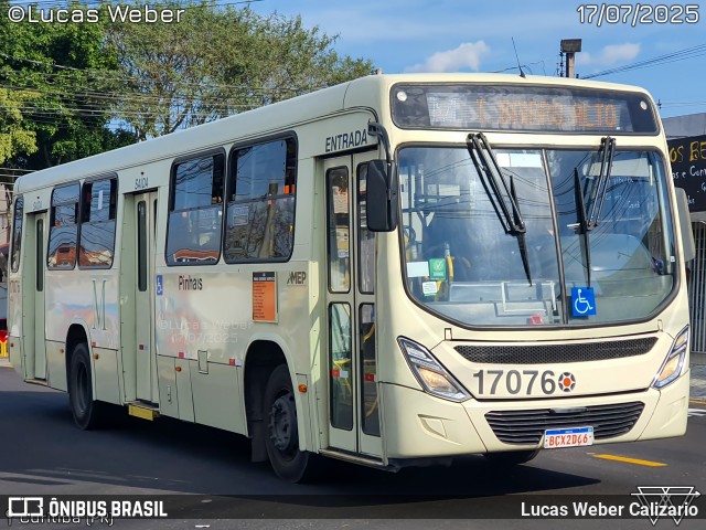 Expresso Azul 17076 na cidade de Curitiba, Paraná, Brasil, por Lucas Weber Calizario. Número da foto: #13250344.