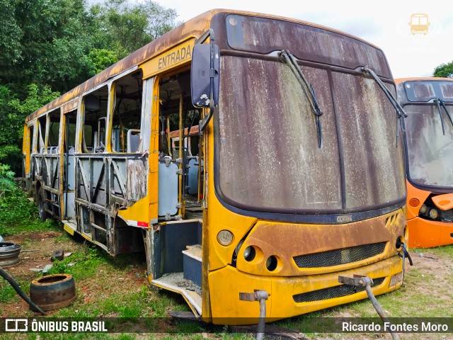 Sucata e Desmanches LC070 na cidade de São José dos Pinhais, Paraná, Brasil, por Ricardo Fontes Moro. Número da foto: #13254170.
