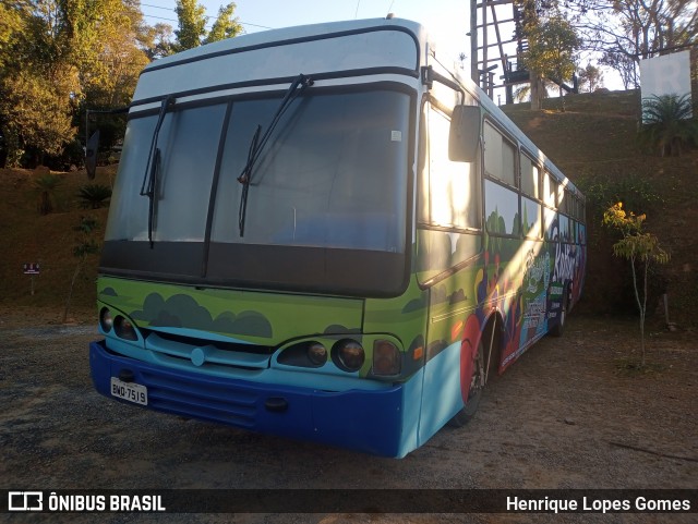 Ônibus Particulares  na cidade de Socorro, São Paulo, Brasil, por Henrique Lopes Gomes. Número da foto: #13254402.