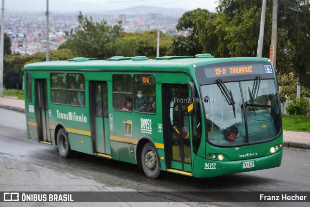 Consorcio Express S.A.S. - Transmilenio D0952 na cidade de Bogotá, Colômbia, por Franz Hecher. Número da foto: #13256194.