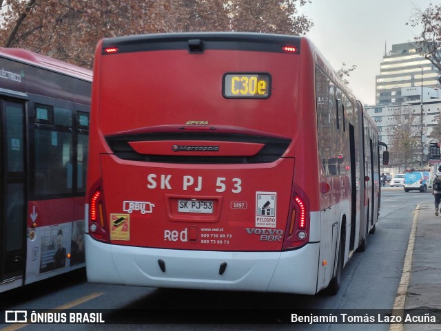 Redbus Urbano 1497 na cidade de Providencia, Santiago, Metropolitana de Santiago, Chile, por Benjamín Tomás Lazo Acuña. Número da foto: #13253071.