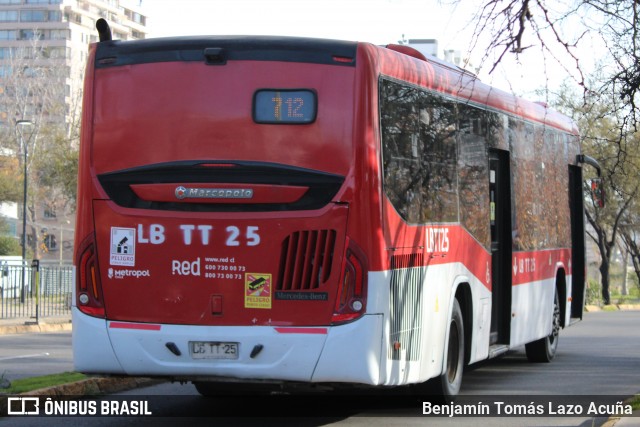 Buses Omega LBTT25 na cidade de Las Condes, Santiago, Metropolitana de Santiago, Chile, por Benjamín Tomás Lazo Acuña. Número da foto: #13253087.
