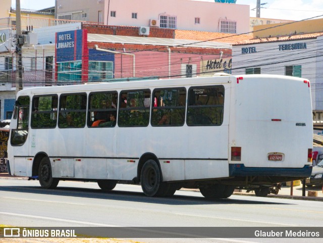 Ônibus Particulares ESCOLAR na cidade de Teresina, Piauí, Brasil, por Glauber Medeiros. Número da foto: #13257397.