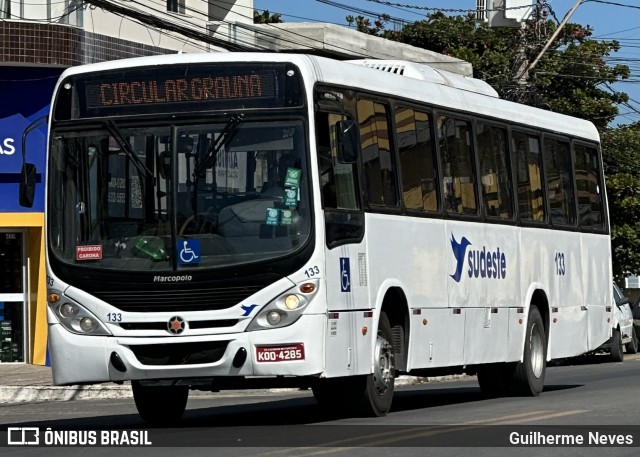Viação Sudeste 133 na cidade de Marataízes, Espírito Santo, Brasil, por Guilherme Neves. Número da foto: #13257281.