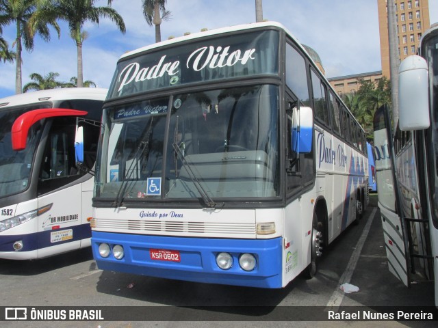 Padre Vitor Transporte e Turismo 2000 na cidade de Aparecida, São Paulo, Brasil, por Rafael Nunes Pereira. Número da foto: #13257645.
