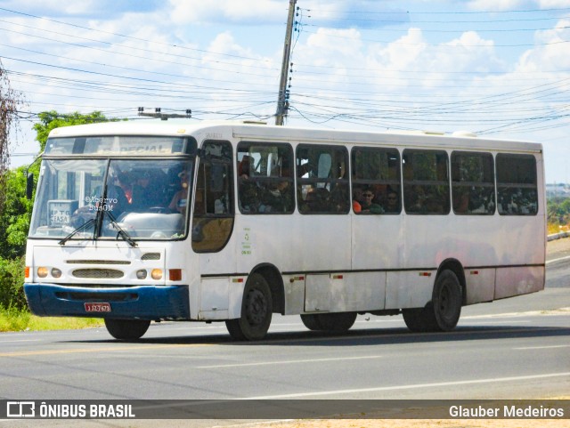 Ônibus Particulares ESCOLAR na cidade de Teresina, Piauí, Brasil, por Glauber Medeiros. Número da foto: #13257399.
