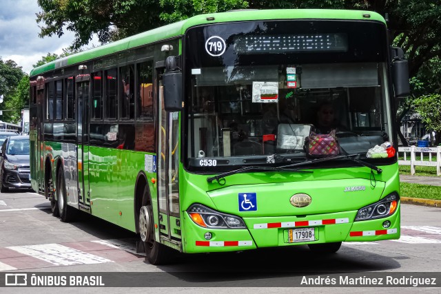 Autotransportes Raro 719 na cidade de San José, San José, Costa Rica, por Andrés Martínez Rodríguez. Número da foto: #13259412.