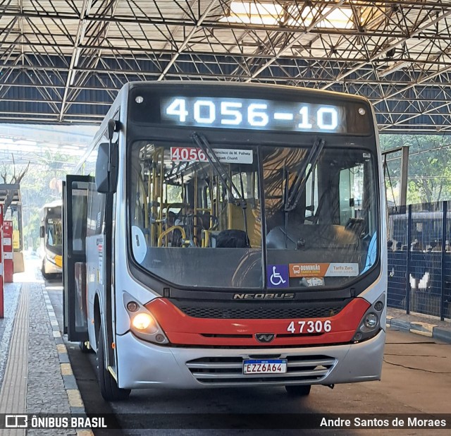 Pêssego Transportes 4 7306 na cidade de São Paulo, São Paulo, Brasil, por Andre Santos de Moraes. Número da foto: #13259828.