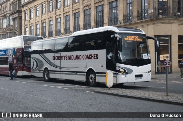 Docherty's Midland Coaches AS70JDS na cidade de Edinburgh, Edinburgh, Escócia, por Donald Hudson. Número da foto: #13261601.