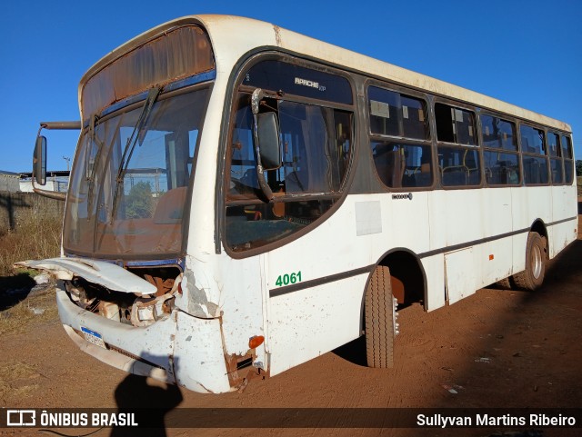 Ônibus Particulares 4061 na cidade de Anápolis, Goiás, Brasil, por Sullyvan Martins Ribeiro. Número da foto: #13191002.