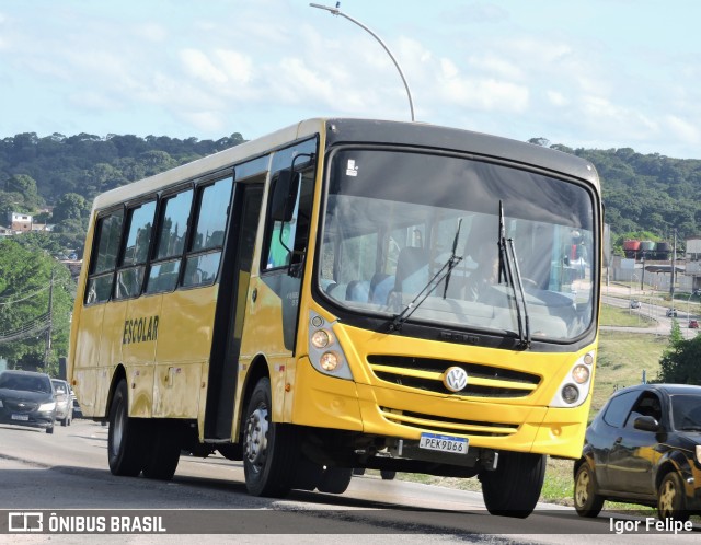 Escolares 9366 na cidade de Recife, Pernambuco, Brasil, por Igor Felipe. Número da foto: #13192888.