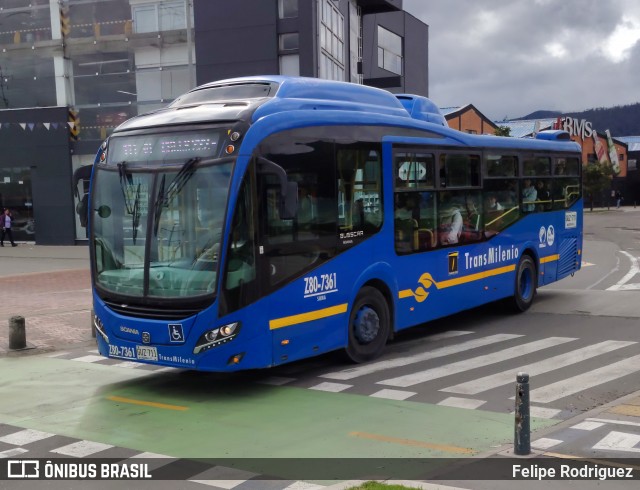 Organización SUMA S.A.S Z80-7361 na cidade de Bogotá, Colômbia, por Felipe Rodriguez. Número da foto: #13193731.