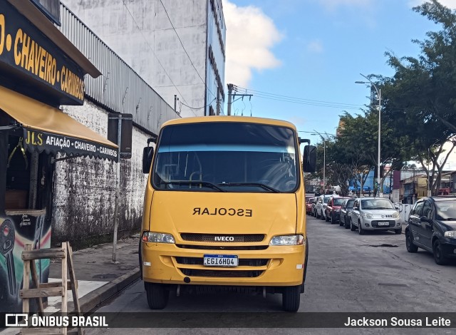 Escolares  na cidade de Taboão da Serra, São Paulo, Brasil, por Jackson Sousa Leite. Número da foto: #13195275.