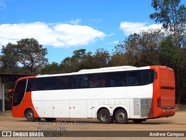 Ônibus Particulares 8A48 na cidade de Pirapora, Minas Gerais, Brasil, por Andrew Campos. Número da foto: #13195457.