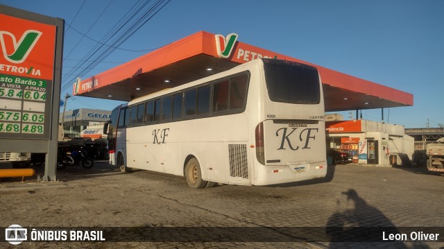 Ônibus Particulares 9233 na cidade de Caruaru, Pernambuco, Brasil, por Leon Oliver. Número da foto: #13193903.