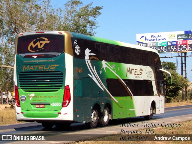 Mateus Turismo 45000 na cidade de Pirapora, Minas Gerais, Brasil, por Andrew Campos. Número da foto: #13200440.