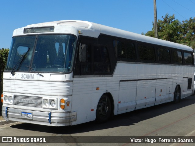 Ônibus Particulares 9102 na cidade de Trindade, Goiás, Brasil, por Victor Hugo  Ferreira Soares. Número da foto: #13201651.
