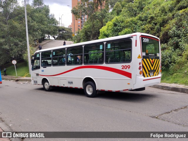 Autobuses sin identificación - Colombia 209 na cidade de Bogotá, Colômbia, por Felipe Rodriguez. Número da foto: #13201289.
