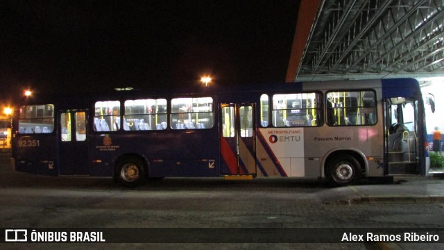 Empresa de Ônibus Pássaro Marron 92351 na cidade de Pindamonhangaba, São Paulo, Brasil, por Alex Ramos Ribeiro. Número da foto: #13204566.