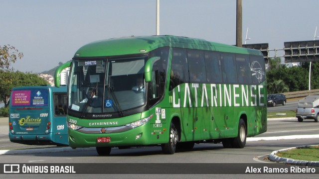 Auto Viação Catarinense 3390 na cidade de Florianópolis, Santa Catarina, Brasil, por Alex Ramos Ribeiro. Número da foto: #13204520.