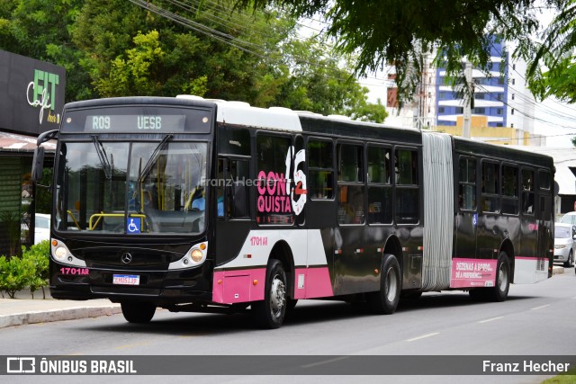 Viação Rosa Vitória da Conquista 1701AR na cidade de Vitória da Conquista, Bahia, Brasil, por Franz Hecher. Número da foto: #13203958.