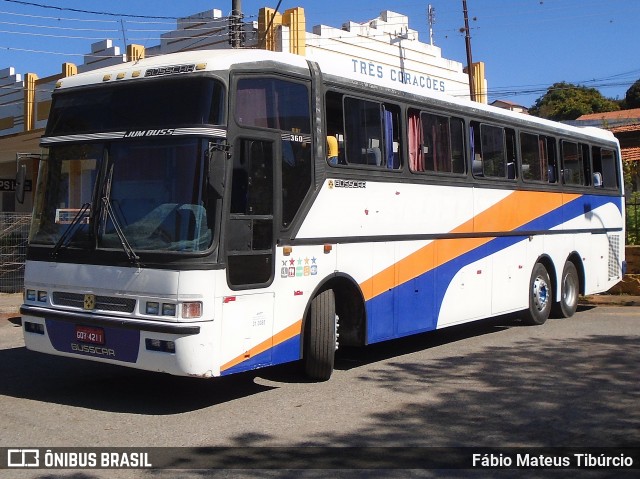 Ônibus Particulares 4211 na cidade de Três Corações, Minas Gerais, Brasil, por Fábio Mateus Tibúrcio. Número da foto: #13267036.