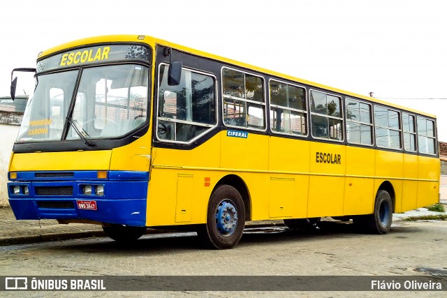 Escolares 3847 na cidade de Resende, Rio de Janeiro, Brasil, por Flávio Oliveira. Número da foto: #13267886.