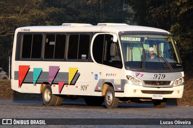 Ônibus Particulares 979 na cidade de Manhuaçu, Minas Gerais, Brasil, por Lucas Oliveira. Número da foto: #13267982.