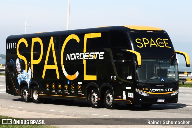 Expresso Nordeste 5705 na cidade de Florianópolis, Santa Catarina, Brasil, por Rainer Schumacher. Número da foto: #13291750.