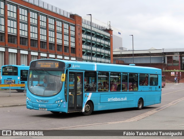 Arriva 3718 na cidade de Derby, Derbyshire, Inglaterra, por Fábio Takahashi Tanniguchi. Número da foto: #13291782.