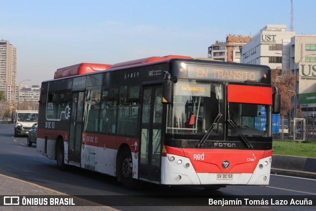 STU Santiago Transporte Urbano SVDC53 na cidade de Santiago, Santiago, Metropolitana de Santiago, Chile, por Benjamín Tomás Lazo Acuña. Número da foto: #13290645.