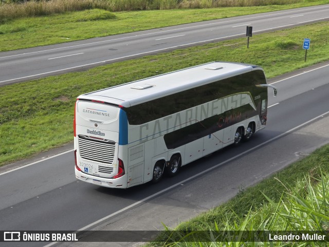 Auto Viação Catarinense 323026 na cidade de Cajati, São Paulo, Brasil, por Leandro Muller. Número da foto: #13295708.