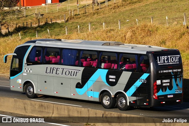 Life Tour 3210 na cidade de Canas, São Paulo, Brasil, por João Felipe. Número da foto: #13294674.