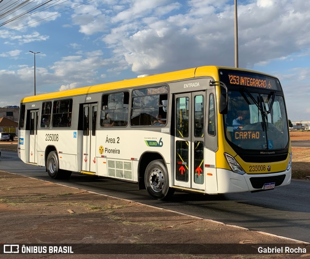 Viação Pioneira 235008 na cidade de Santa Maria, Distrito Federal, Brasil, por Gabriel Rocha. Número da foto: #13293487.