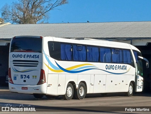 Viação Ouro e Prata 574 na cidade de Santana do Livramento, Rio Grande do Sul, Brasil, por Felipe Martins. Número da foto: #13295663.
