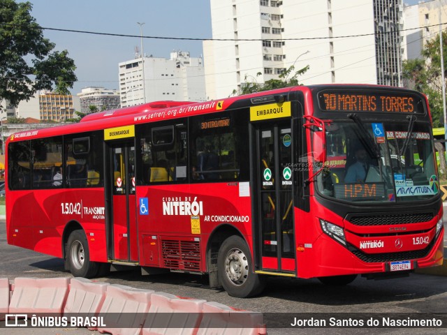 Viação Araçatuba 1.5.042 na cidade de Niterói, Rio de Janeiro, Brasil, por Jordan Santos do Nascimento. Número da foto: #13295945.
