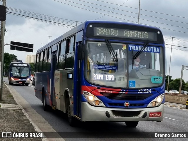 Viação Transdutra 32.624 na cidade de São Paulo, São Paulo, Brasil, por Brenno Santos. Número da foto: #13269789.
