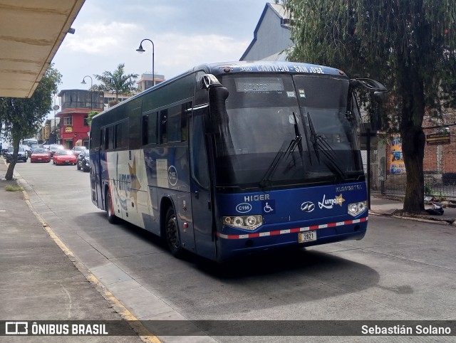 Lumaca C-155 na cidade de San José, Costa Rica, por Sebastián Solano. Número da foto: #13269396.