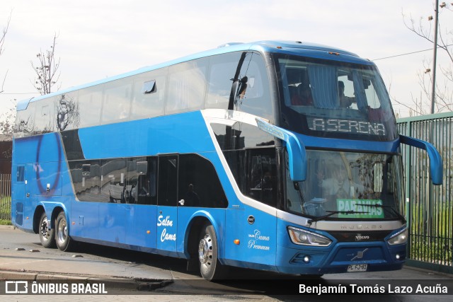 Pullman Paravias PLFJ81 na cidade de Estación Central, Santiago, Metropolitana de Santiago, Chile, por Benjamín Tomás Lazo Acuña. Número da foto: #13270300.