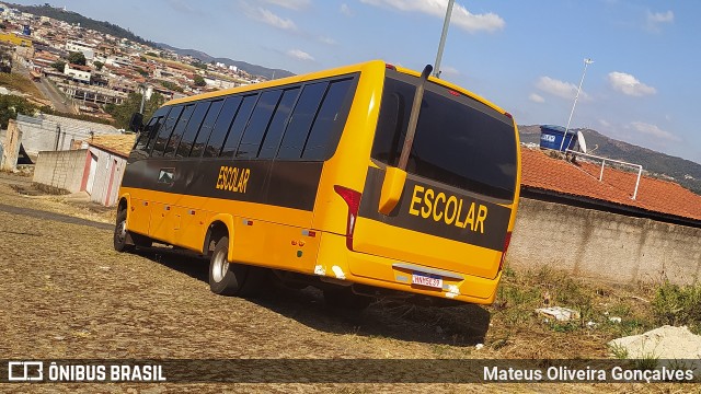 Escolares HNM5E39 na cidade de Pará de Minas, Minas Gerais, Brasil, por Mateus Oliveira Gonçalves. Número da foto: #13272414.