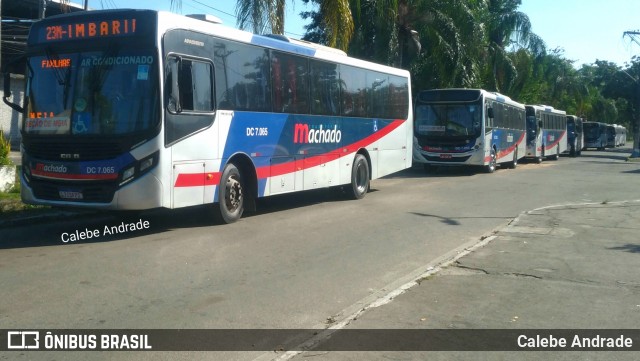Transportes Machado DC 7.065 na cidade de Duque de Caxias, Rio de Janeiro, Brasil, por Calebe Andrade. Número da foto: #13273707.
